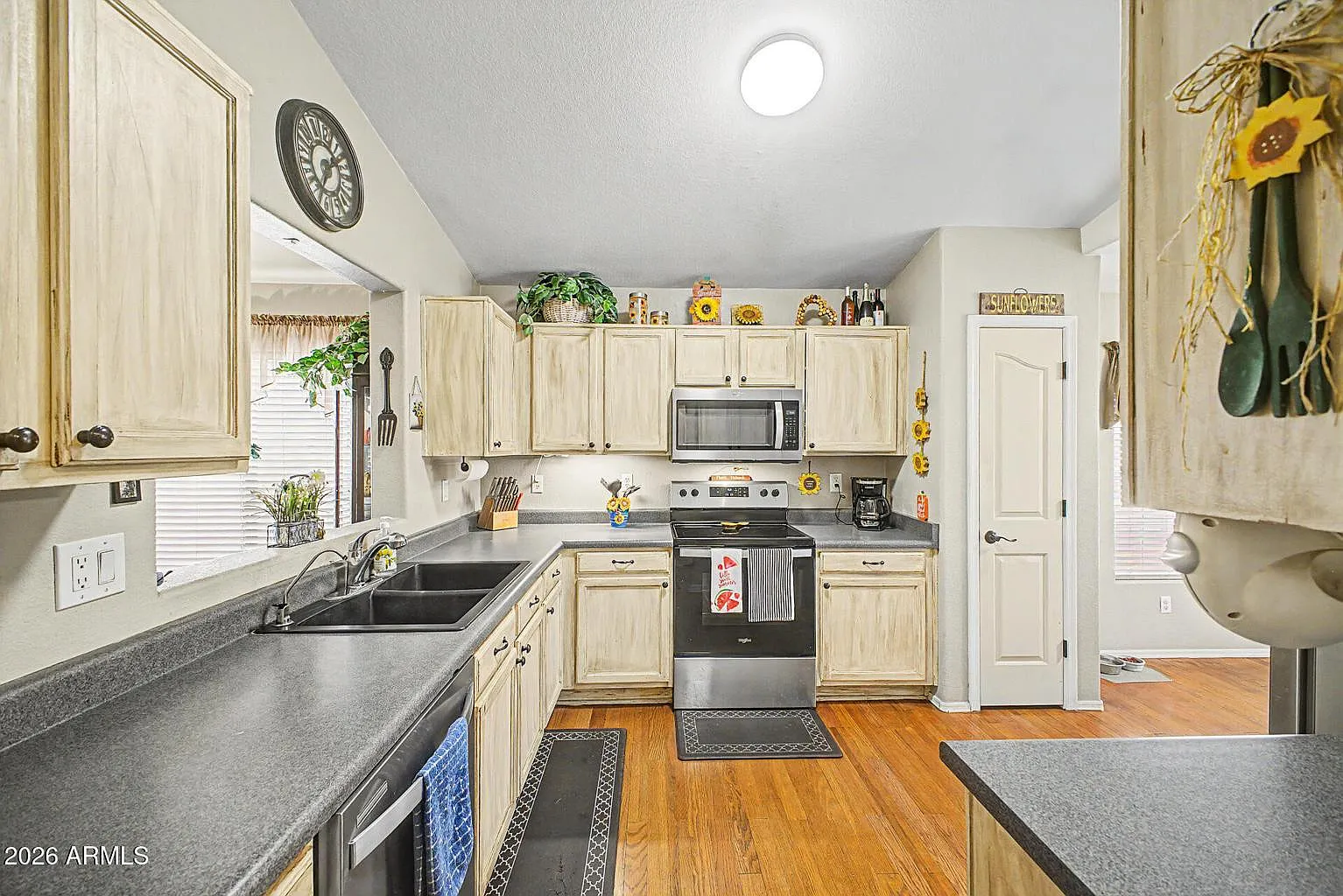 3 bed, 1540 sqft, $2,100 — Photo 3