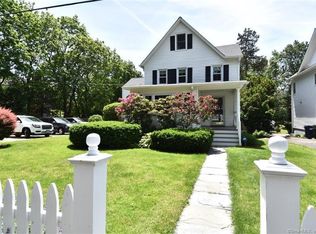 39 Park Pl, New Canaan, CT 06840