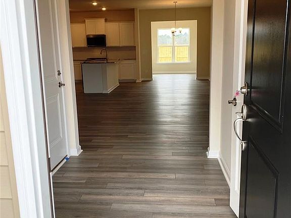 3rd image of 405 Vassar Dr