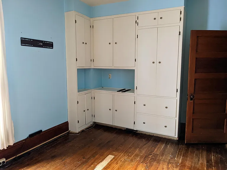 Back bedroom (2nd floor)