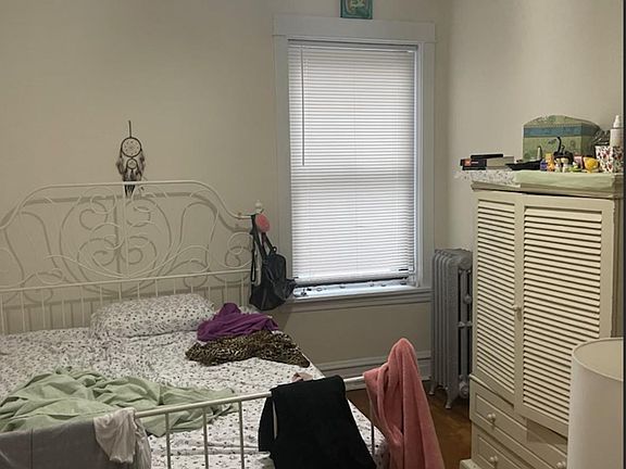 3rd image of 1514 W Bryn Mawr Ave #2