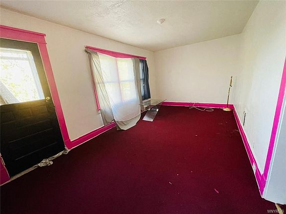5th image of 105 Clarence Ave #2