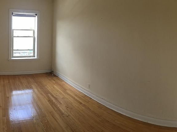 3rd image of 3585 N Milwaukee Ave #3