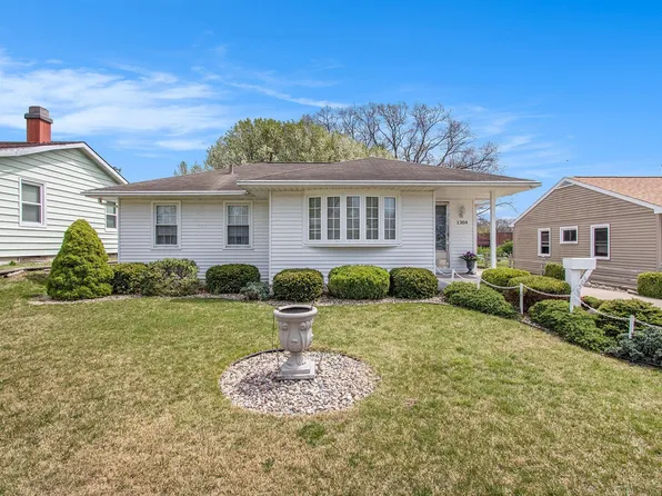 1304 Sussex Dr, South Bend, IN 46628