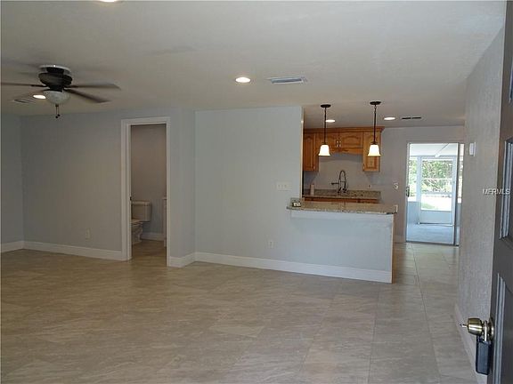 4th image of 6462 Willow Wood Ln