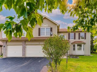 1927 Oak Tree Trl, Lake Villa, IL 60046