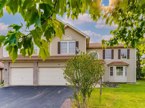 1927 Oak Tree Trl, Lake Villa, IL 60046