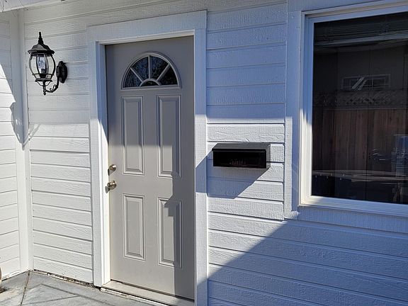 2nd image of 814 Roosevelt Ave #B