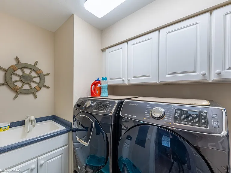 3313 Sunset Key Cir #403 — Photo 38