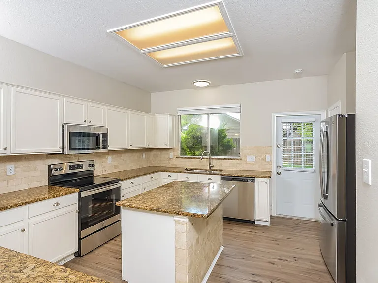 8639 Sunny Oaks — Photo 6