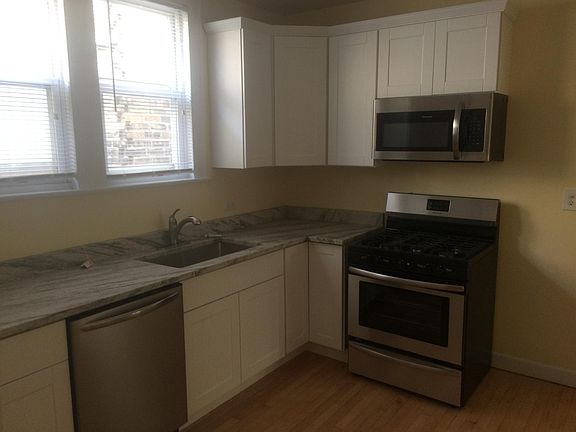 4th image of 2440 W Ardmore Ave APT 2