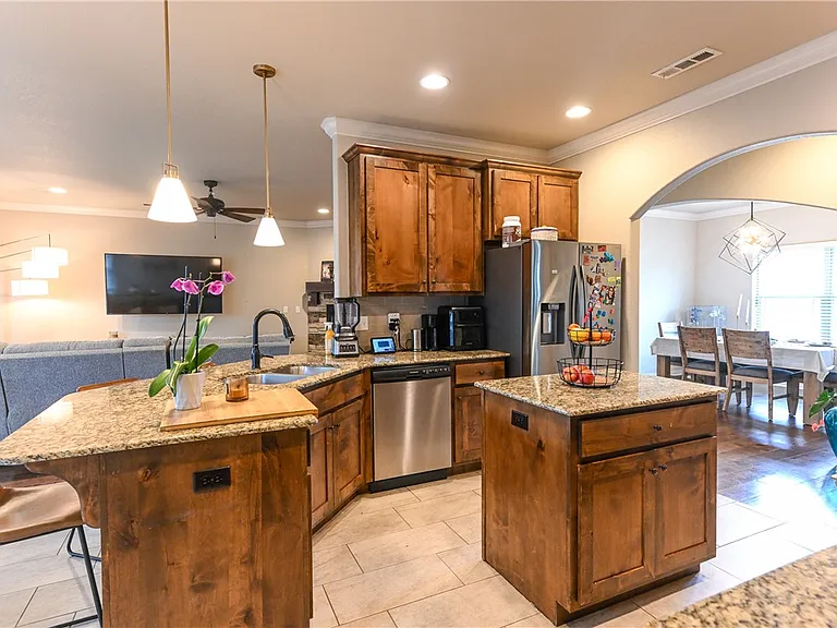5824 W Persimmon St — Photo 8