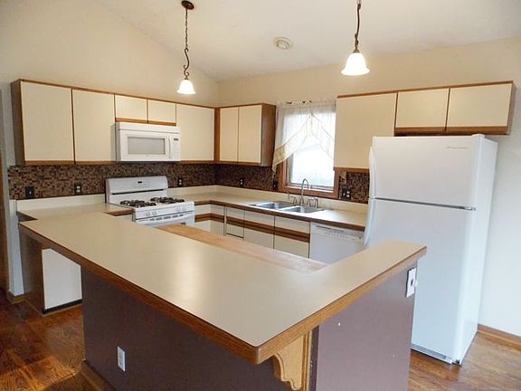This classic kitchen cooks up plenty of cabinet and counter space along with a breakfast bar and appliances are included.