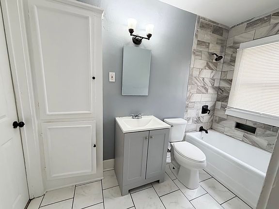 4th image of 2323 Spain St