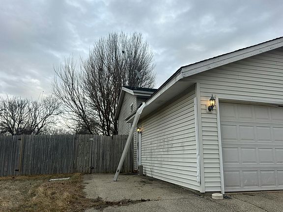 3rd image of 9867 Highstone Dr