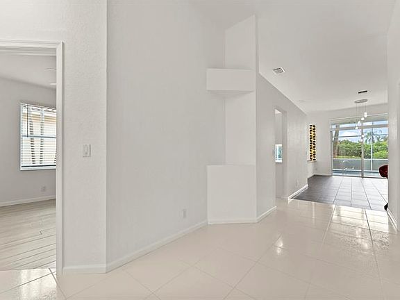5th image of 5231 Ventura Dr