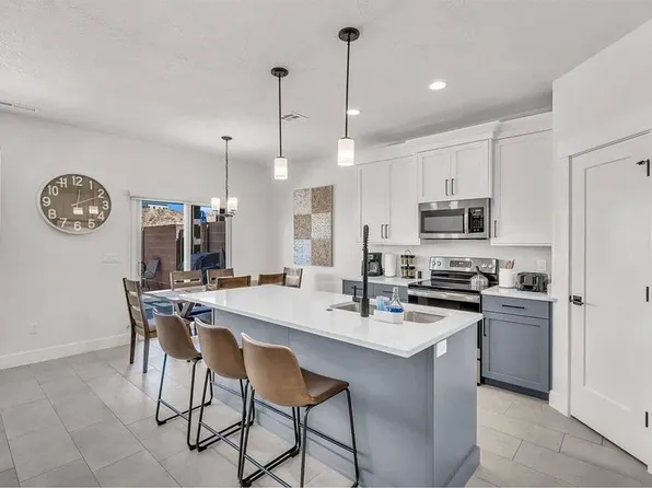 1303 E Vista Roja Pl, Washington, UT 84780