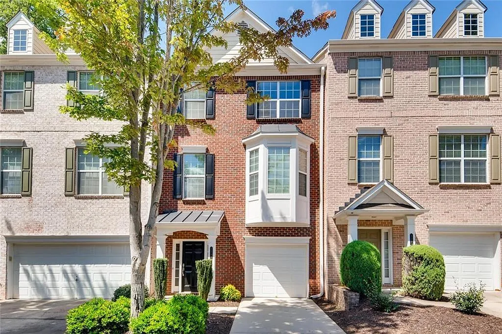 3 bed, 3.5 bath, 2019 sqft, $2,600 — Photo 1