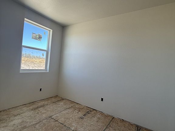 3rd image of 212 Valor Loop