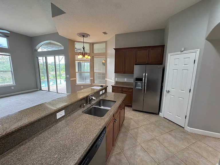 142 Harrington Ct — Photo 15
