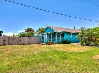 2 Jamaica Dr, Rockport, TX 78382
