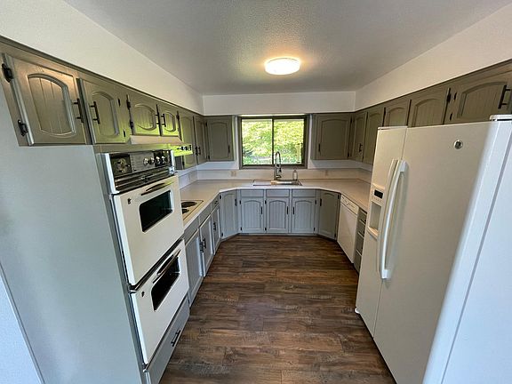 2nd image of 2021 NW Kelly Dr