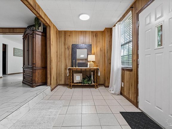 4th image of 2403 Johnson Ave