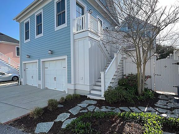 Carriage House Private Entry
