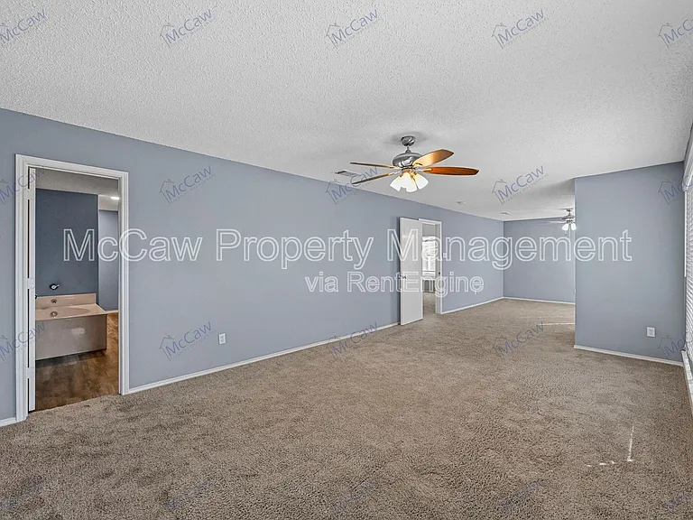 1371 Honeysuckle Ln — Photo 8