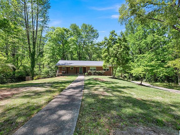 3rd image of 24 Greenwood Cir