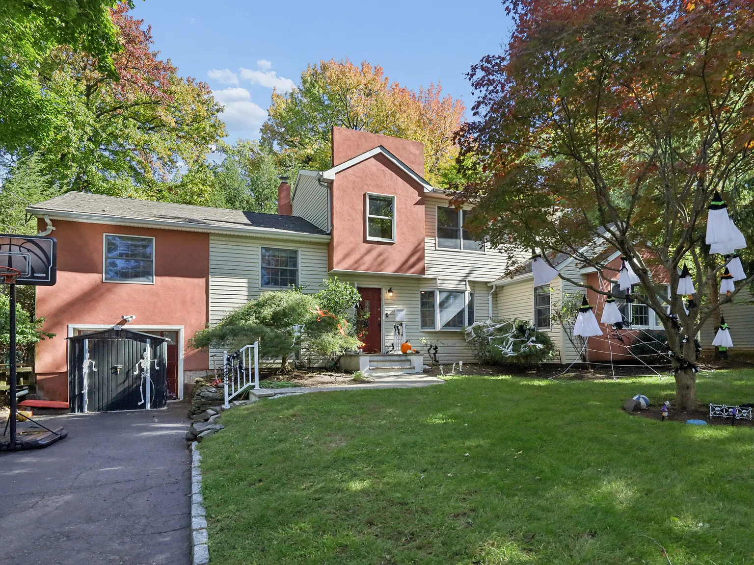 4 bed, 2396 sqft, $7,200 — Photo 1