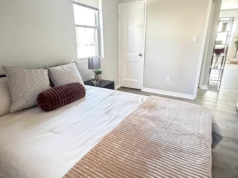 1524 Queen St NE — Photo 11