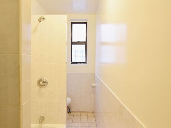 4th image of 15 Wadsworth Ave APT 1A