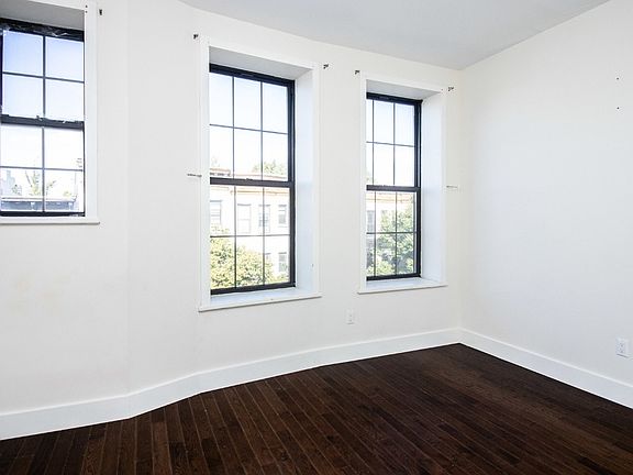 3rd image of 154 Rogers Ave Unit 4