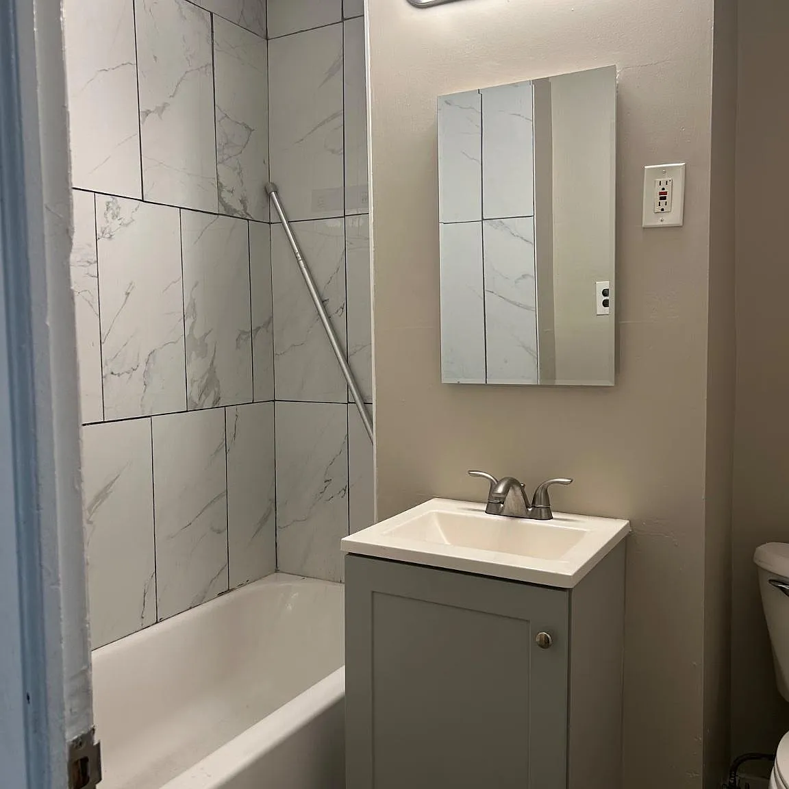 2 bed, 1.5 bath, 1212 sqft, $975 — Photo 2