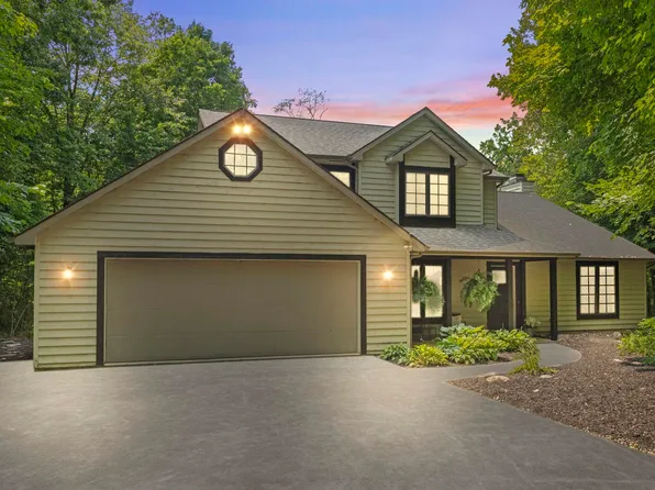 8592 E Westwood Ln, Churubusco, IN 46723