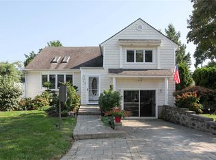 24 Rutland Rd, Massapequa, NY 11758