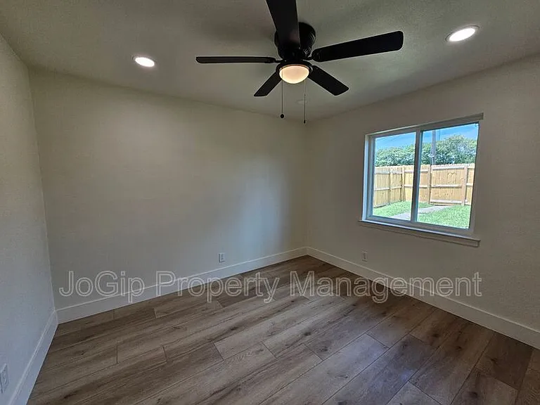 1725 R Ave — Photo 15
