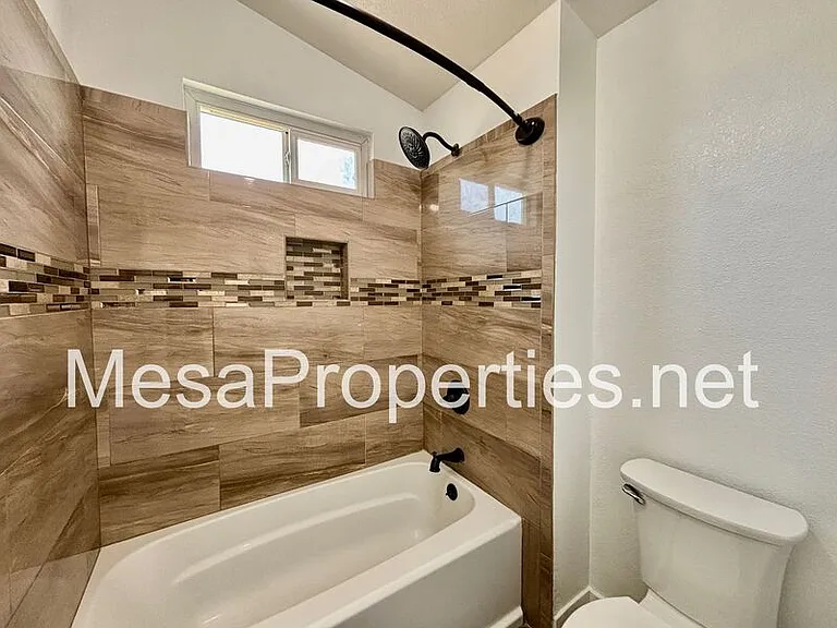 2378 N Sycamore Ave — Photo 19