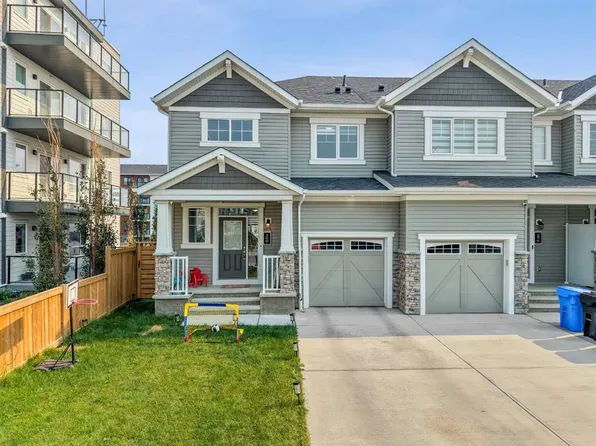 260 W Carringham Way NW, Calgary, AB T3P 1V9
