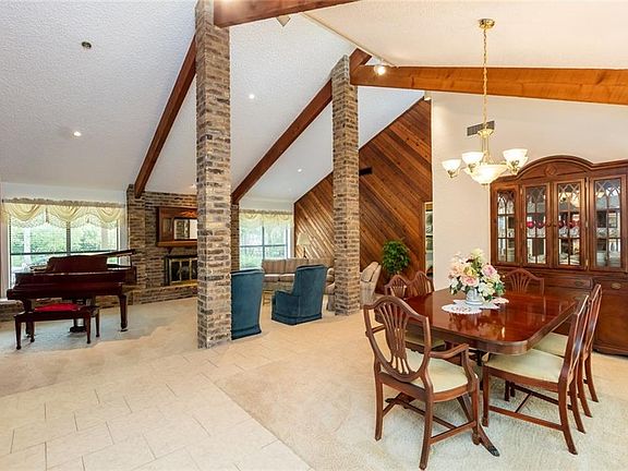 4th image of 250 Brown Cliff Ct