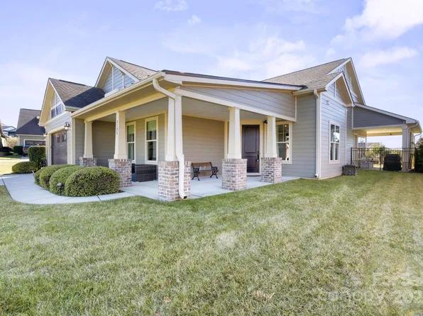 1132 Cades Ct, Denver, NC 28037