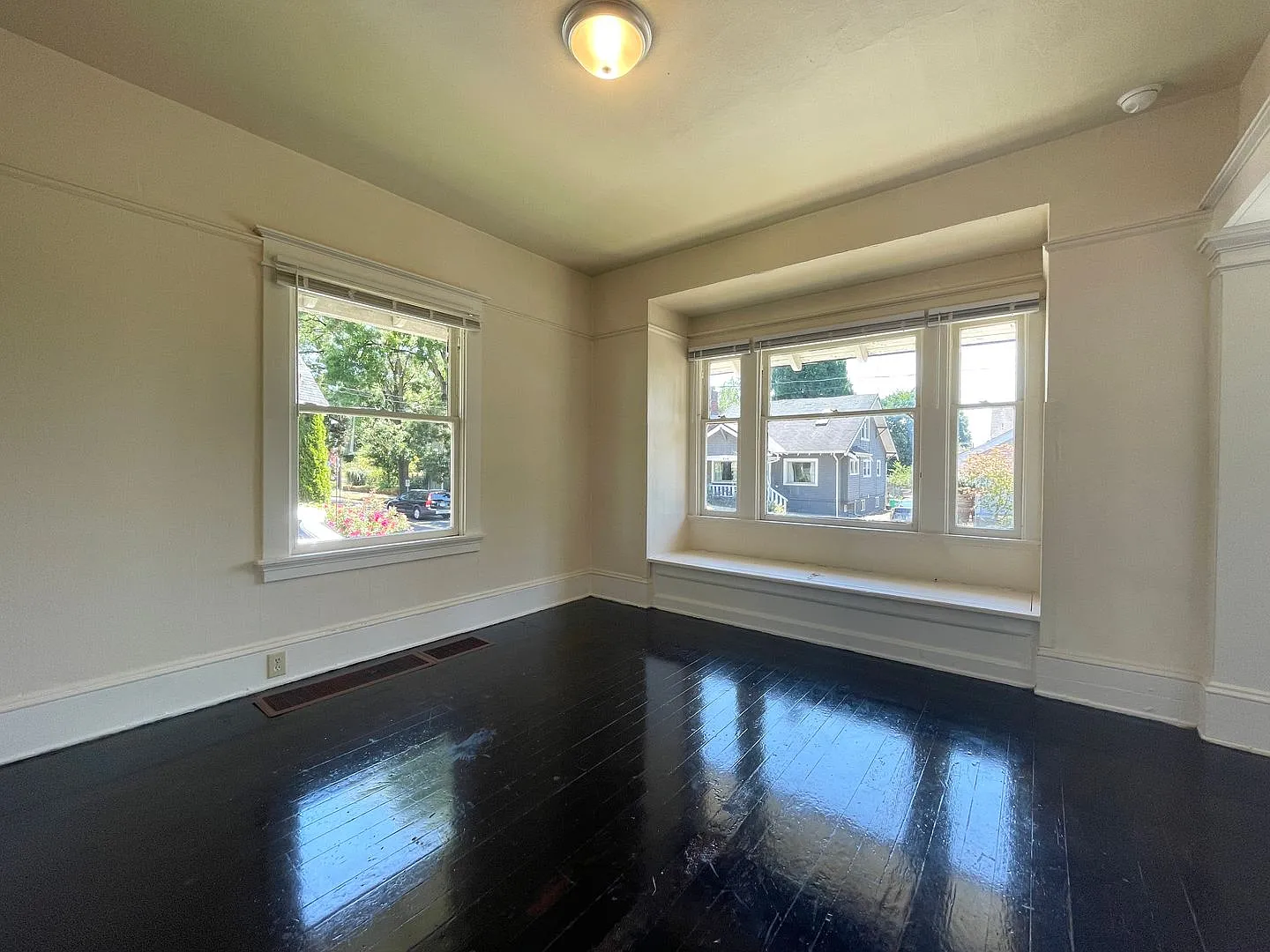 Central NE House with Basement, Hardwood Floors — Photo 4