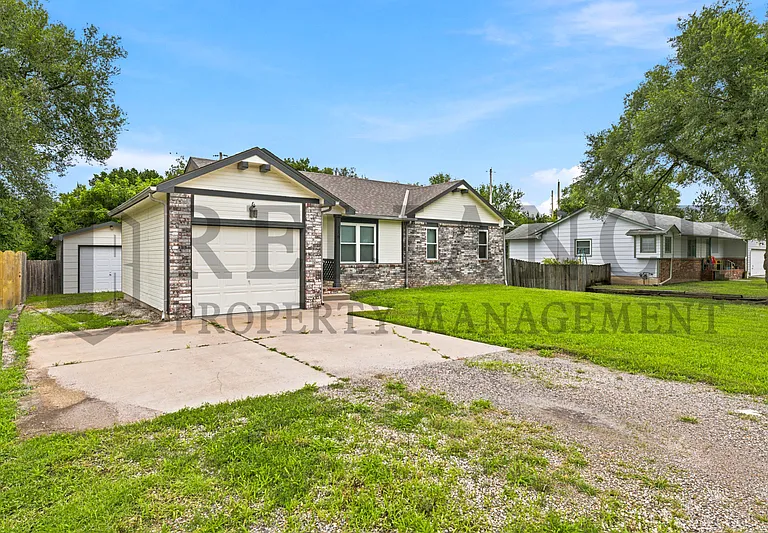 516 N Lakeside Dr — Photo 3