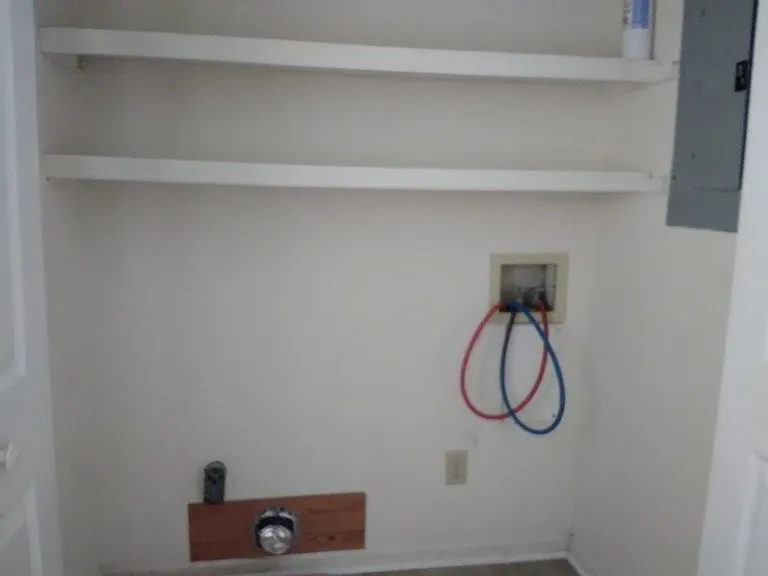 606 Windcrest Dr — Photo 5
