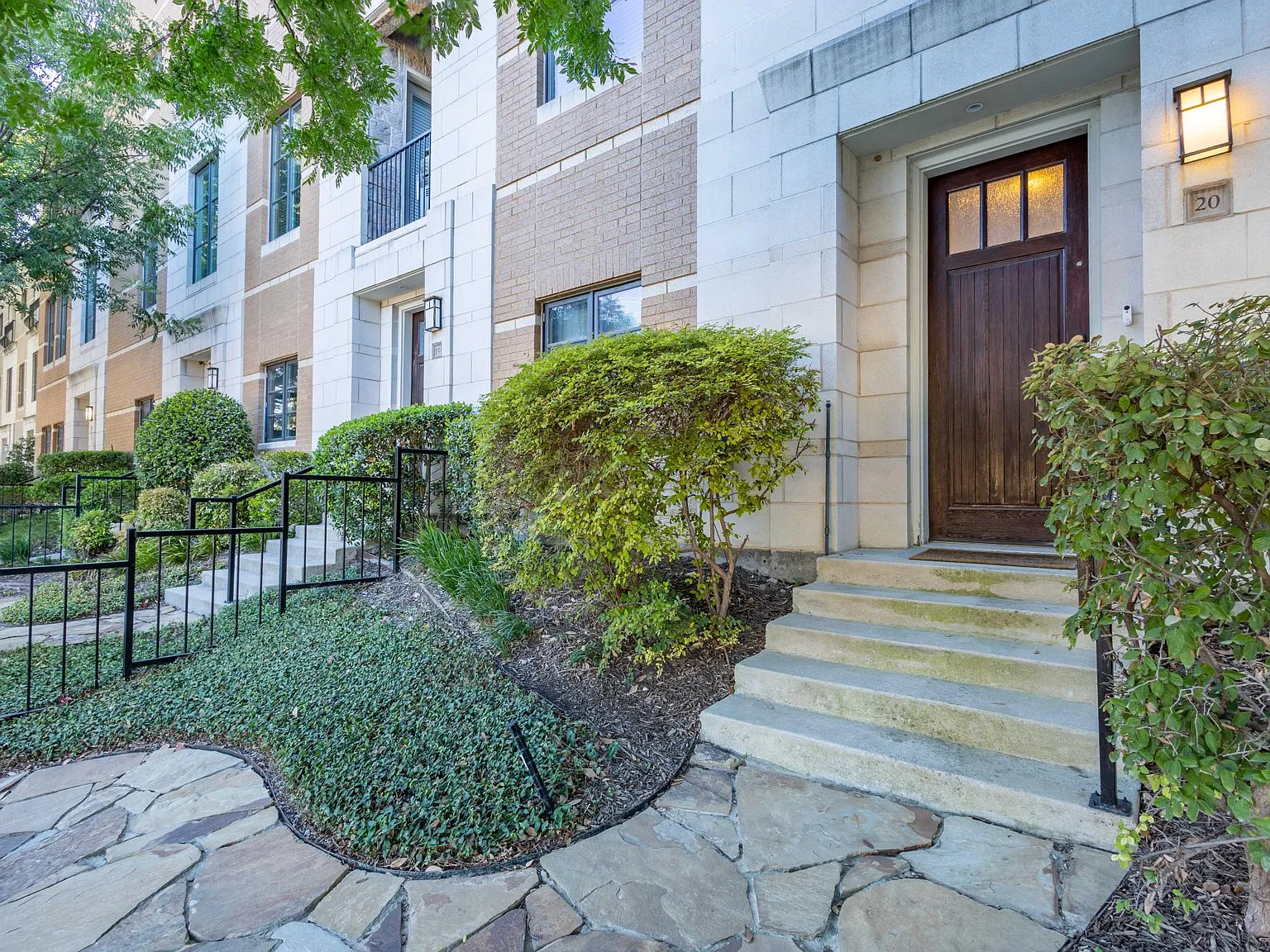 2 bed, 2.5 bath, 2306 sqft, $4,500 — Photo 1