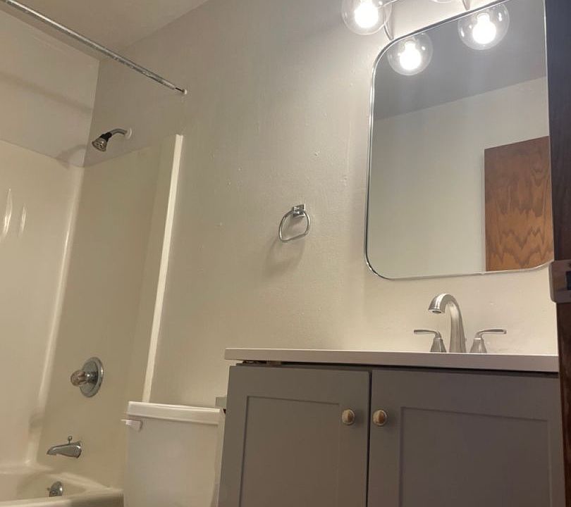 1st image of 909 Genrich St #5