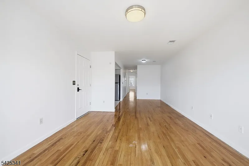 3 bed, 2.0 bath, $2,400 — Photo 4
