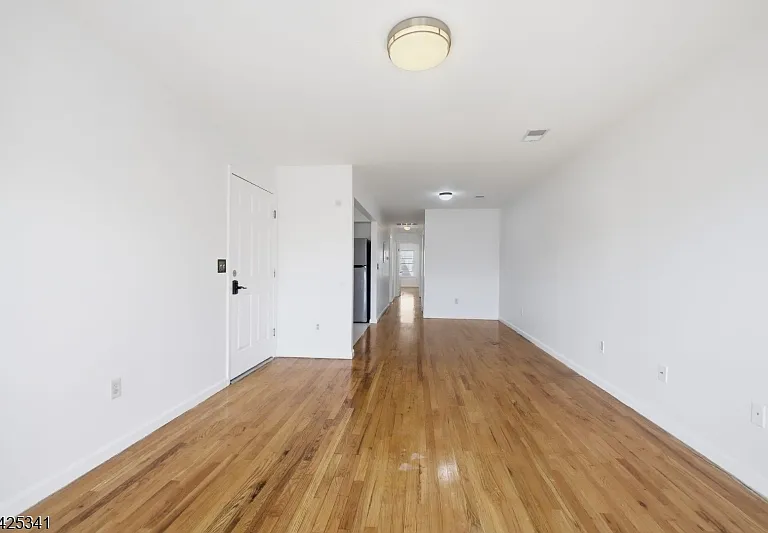 20 Wakeman Ave — Photo 4