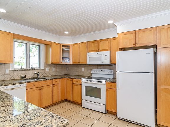 5th image of 339 Plain St